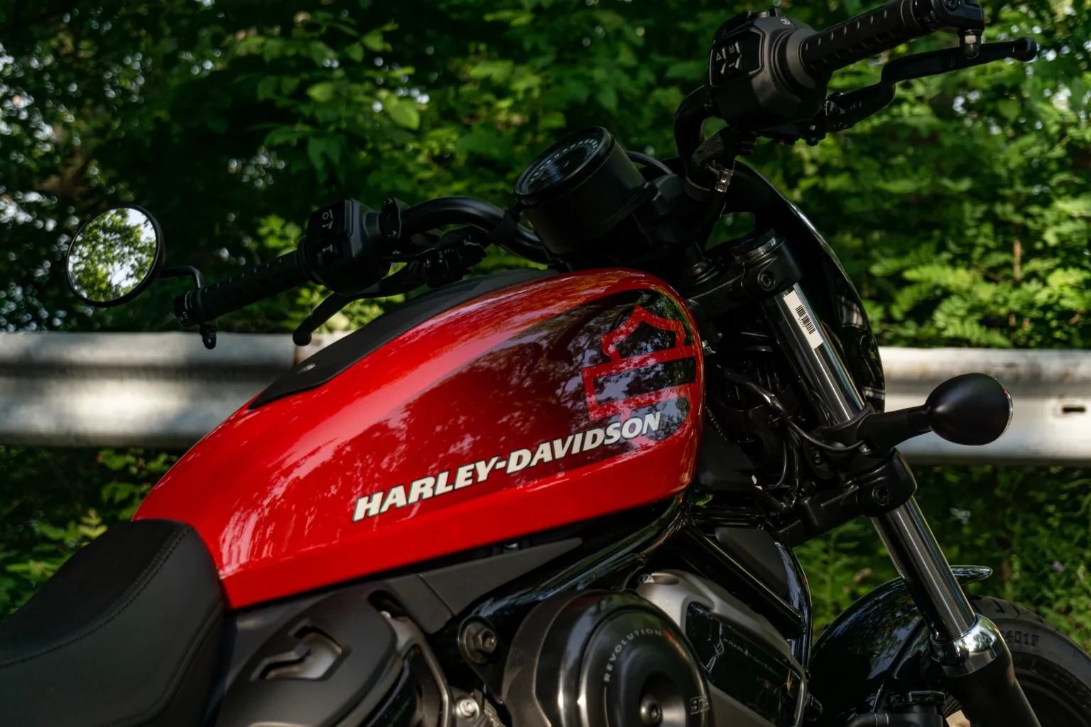 2022-Harley-Davidson-Nightster-tank