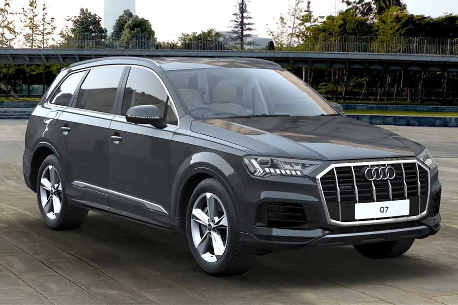 Audi-Q7 Right Side Front View