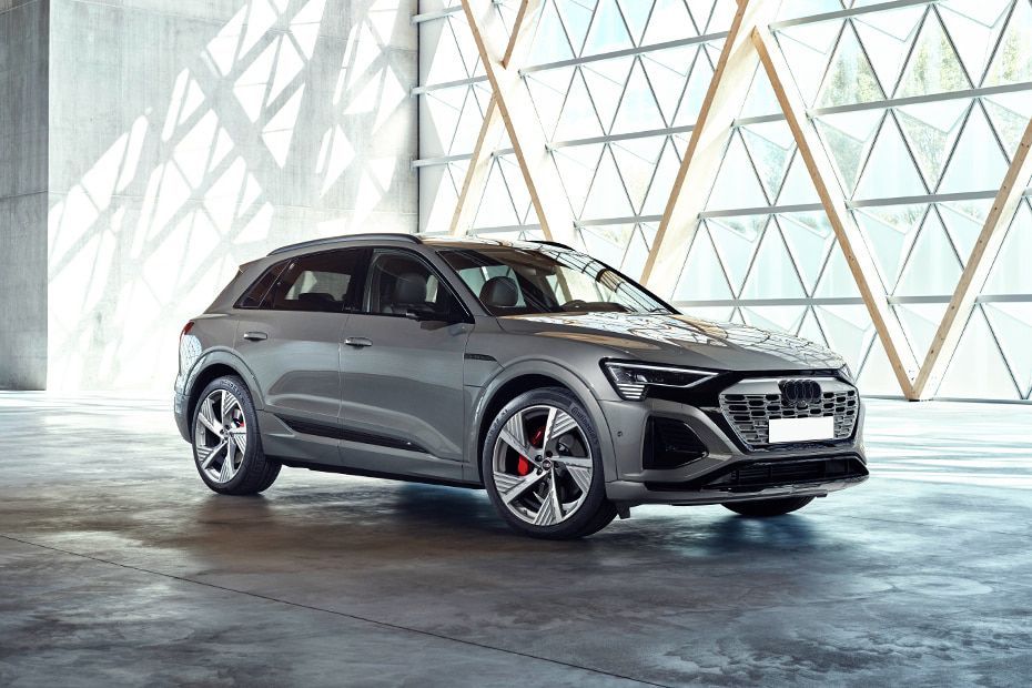 Audi Q8 e-tron Right Side Front View