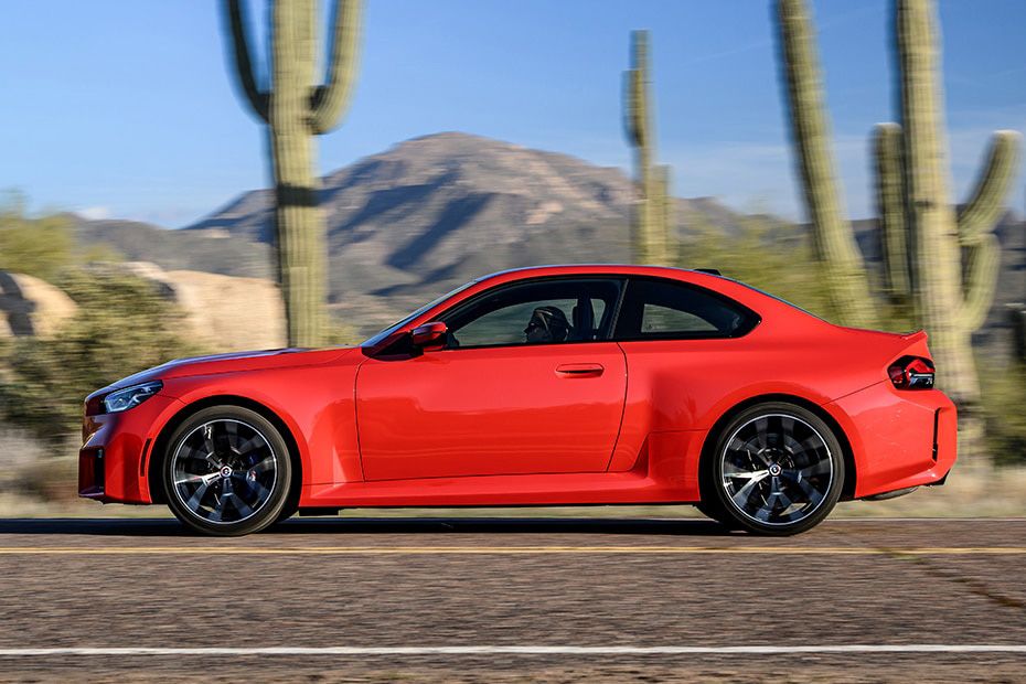 BMW-M2_left-side-view