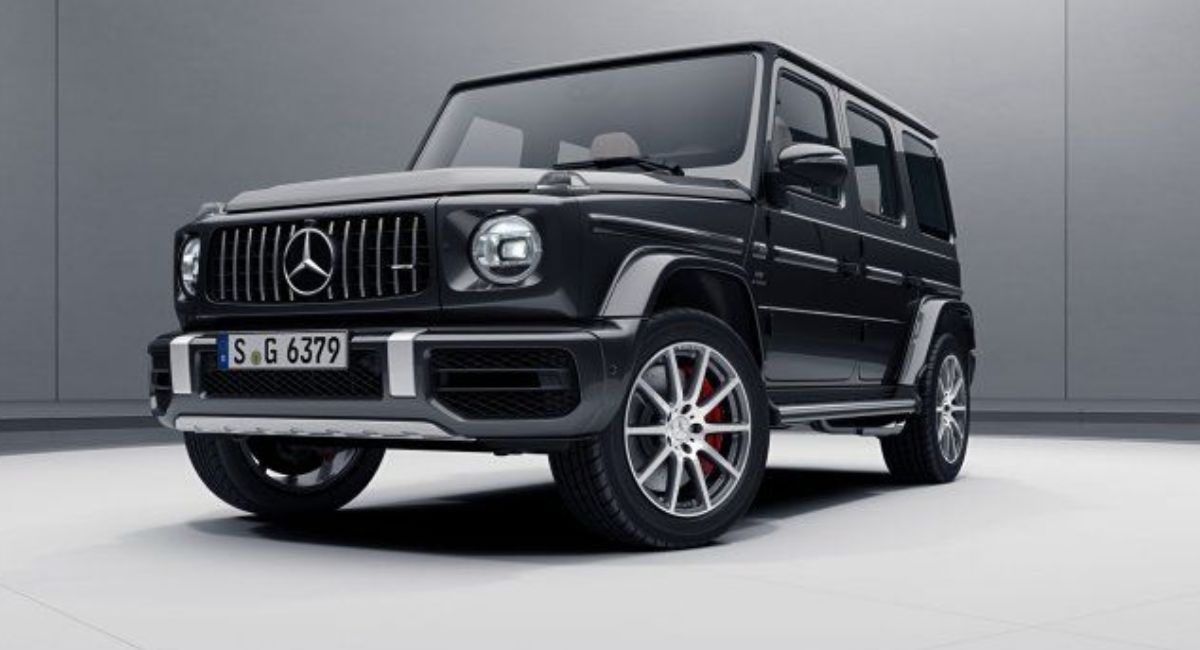 Black Mercedes-Benz G-Class.jpg