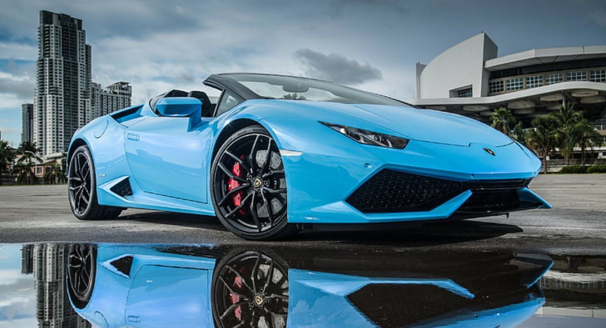 Blue Lamborghini Huracan.jpg