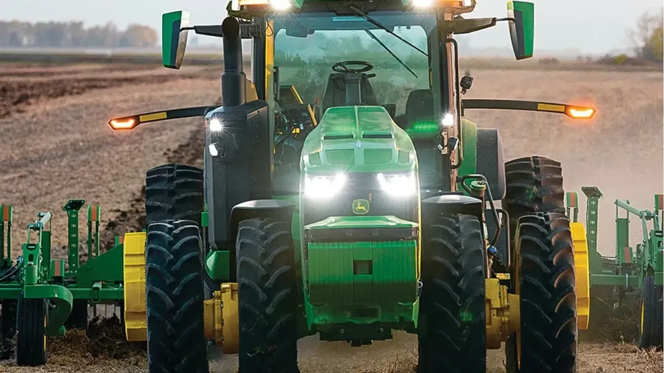 Deere Lays Off More Workers at Iowa Tractor Plant Amid Slowing Demand