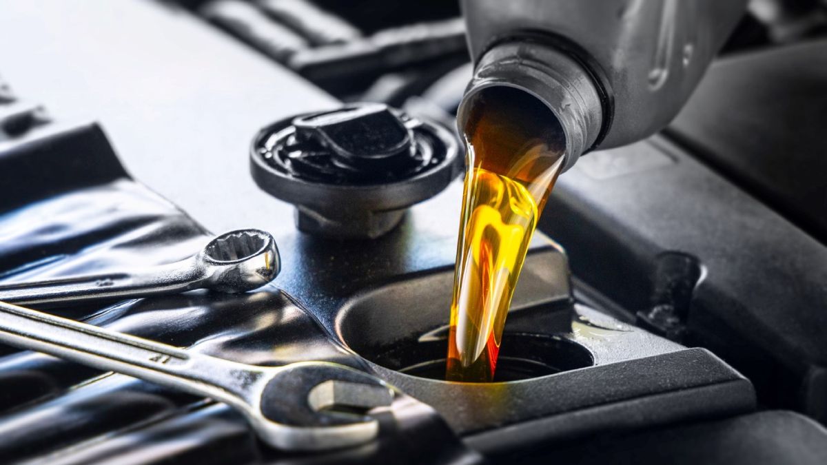 How to Check Car’s Engine Oil Level A detailed StepbyStep Guide