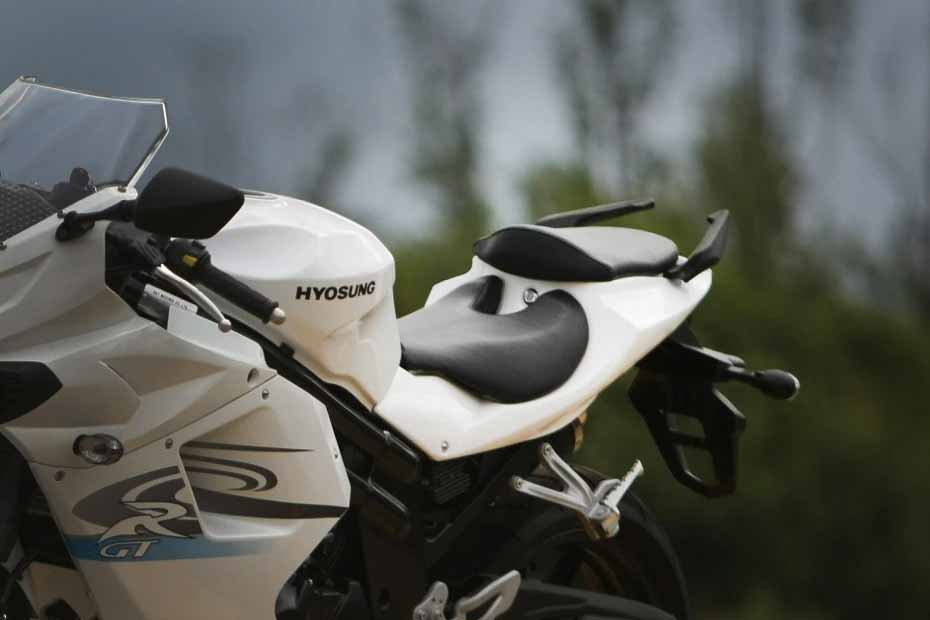 Hyosung GT650R Price, Images 