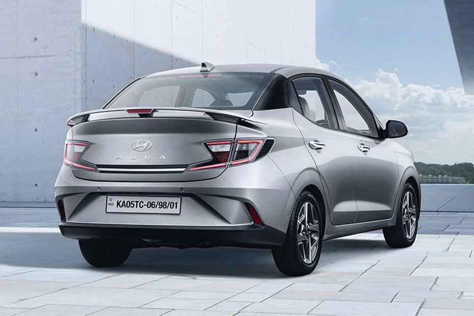 Hyundai_Aura_rear-right-side-view