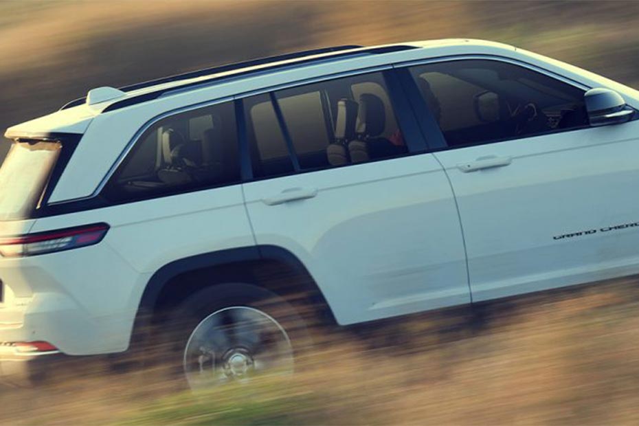 Jeep Grand Cherokee Right Side View