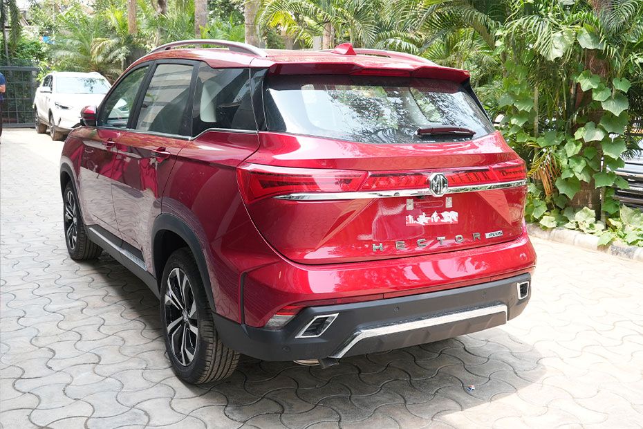 MG-Hector-Plus_rear-left-side