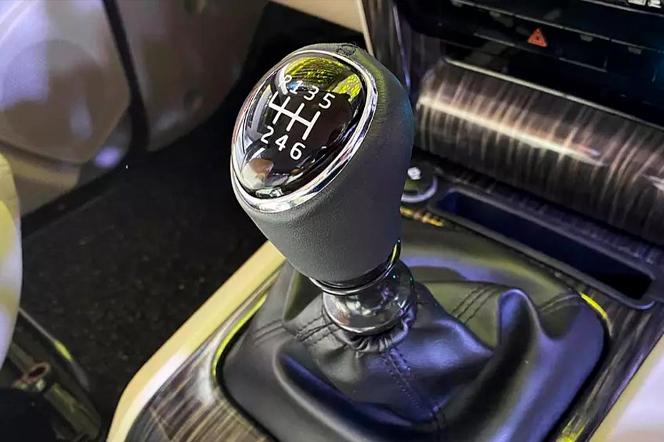 Mahindra Scorpio Classic interior gear shifter