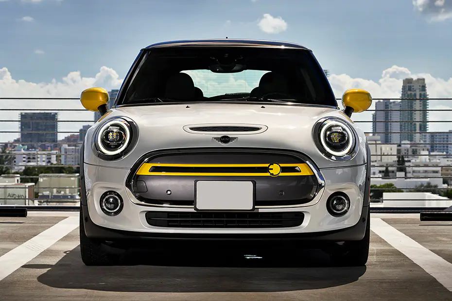 Mini Cooper SE front view