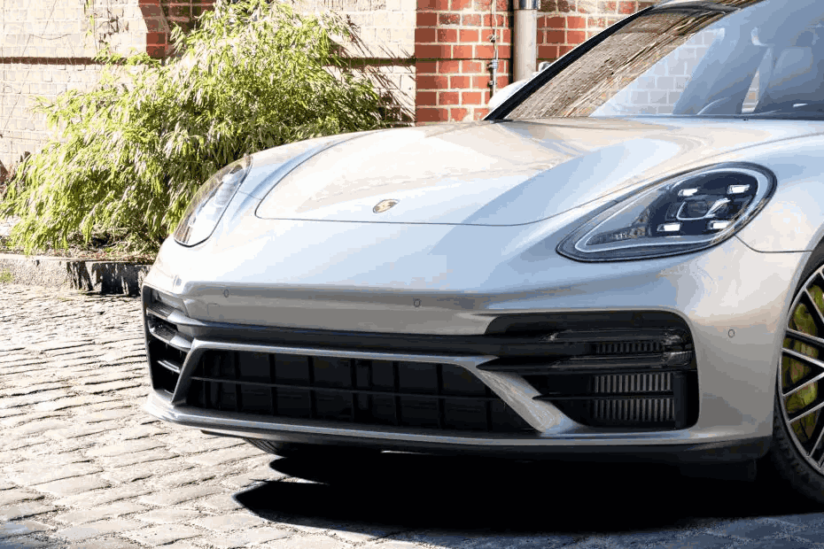 Porsche Panamera Grille