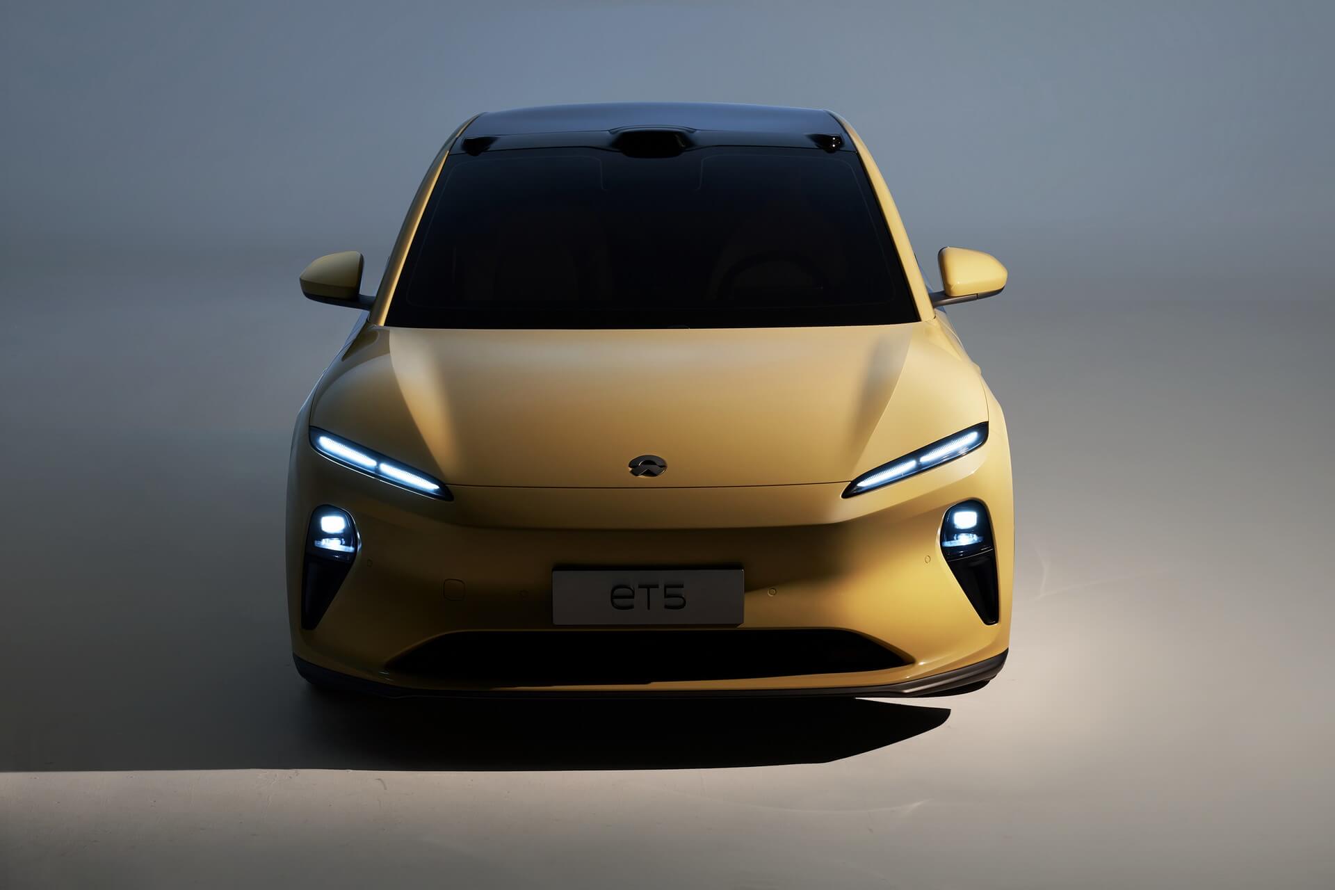  Tesla Model 3 competitor Nio ET5 all-electric sedan unveiled in the Electric Market.