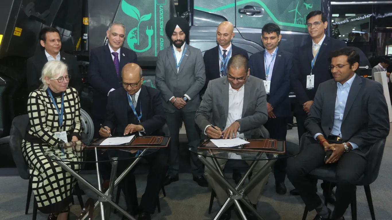 VECV and Baidyanath LNG Partner to Deploy 500 Eicher Pro 6055 LNG Trucks at Bharat Mobility Global Expo 2025