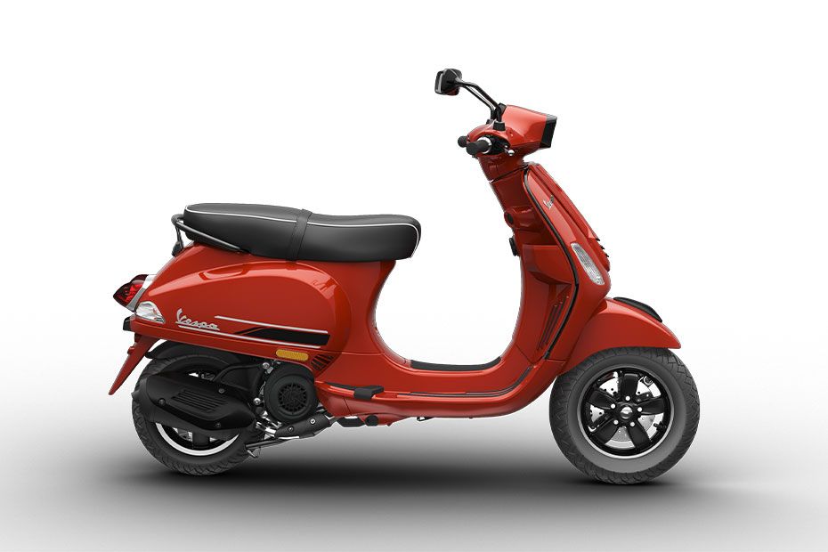 Lml vespa best sale on road price