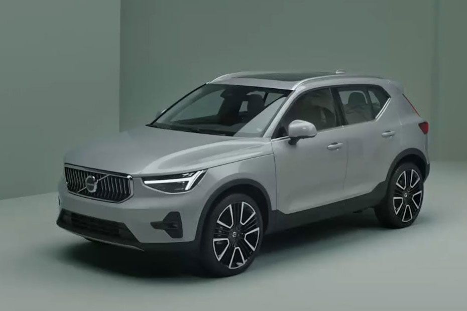 Volvo-XC40-front-left-side