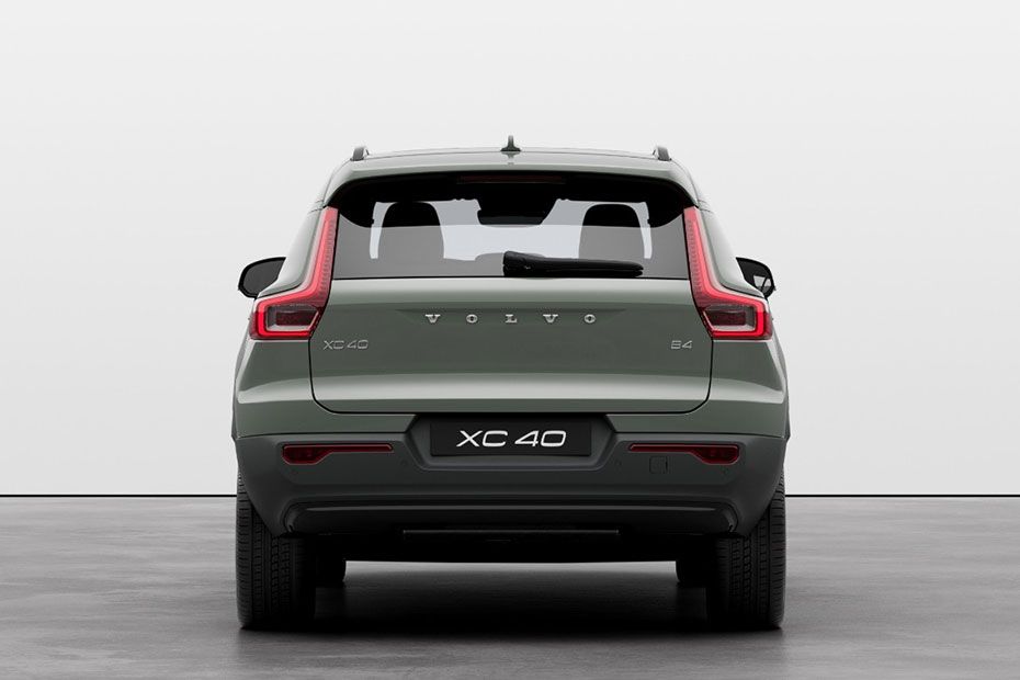 Volvo-XC40-rear-view