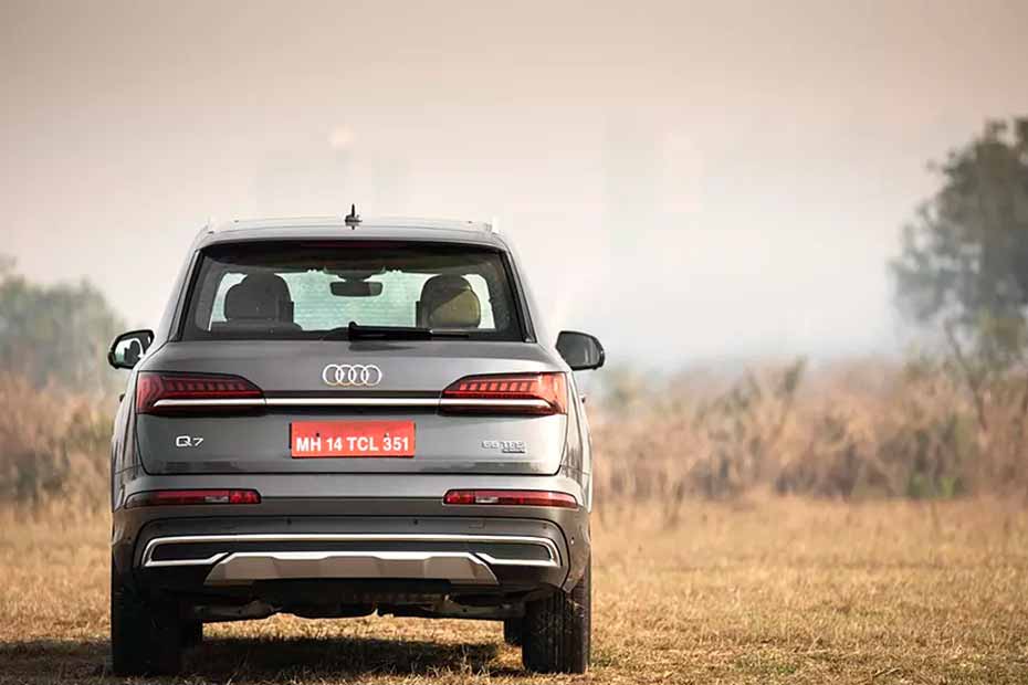 Audi-Q7 Rear View