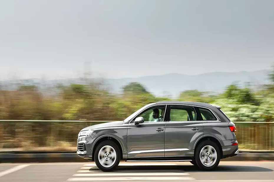 Audi-Q7 Left Side View