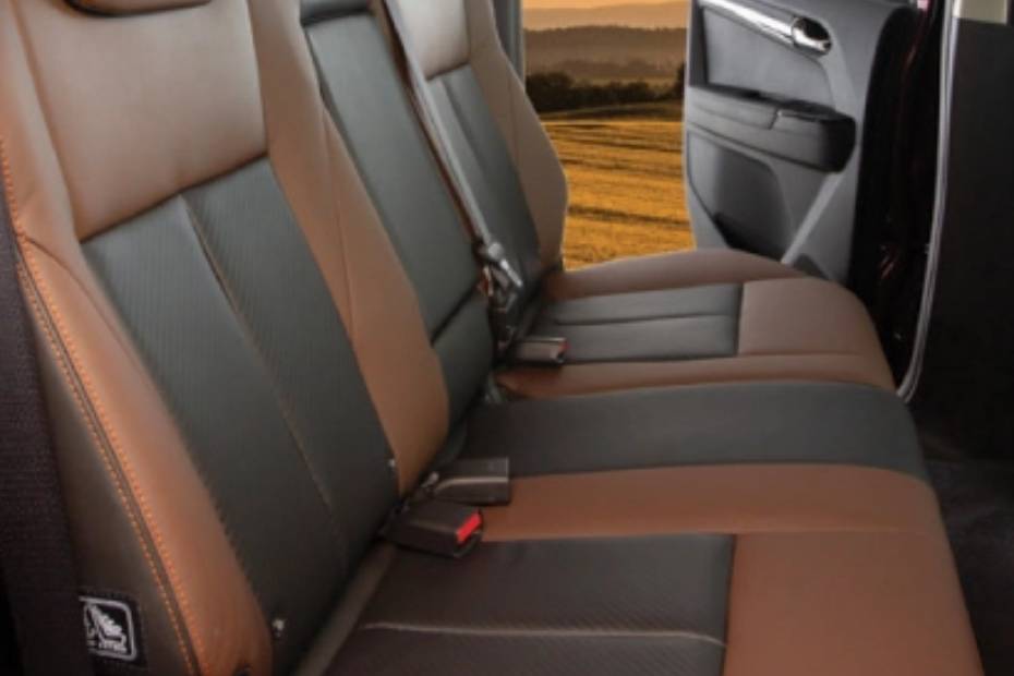 Isuzu V-Cross Rear Seat