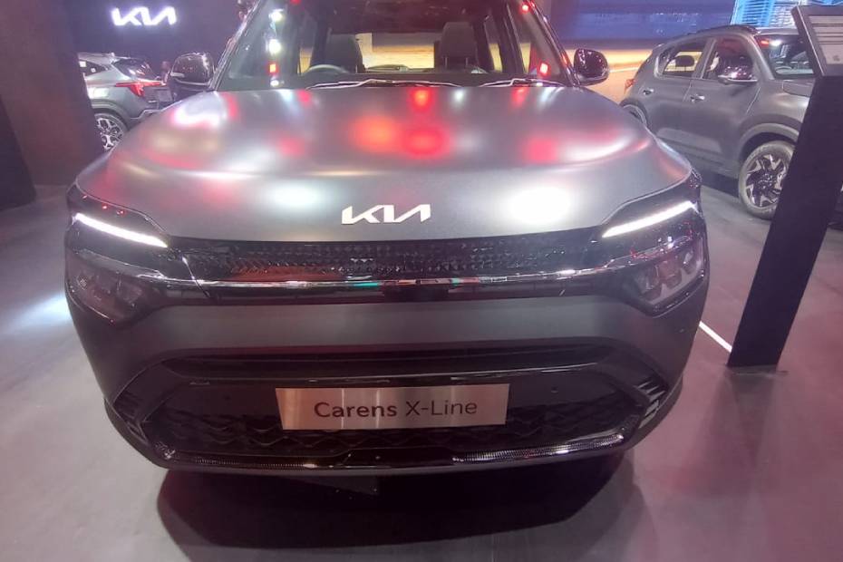 Kia Caren Front View