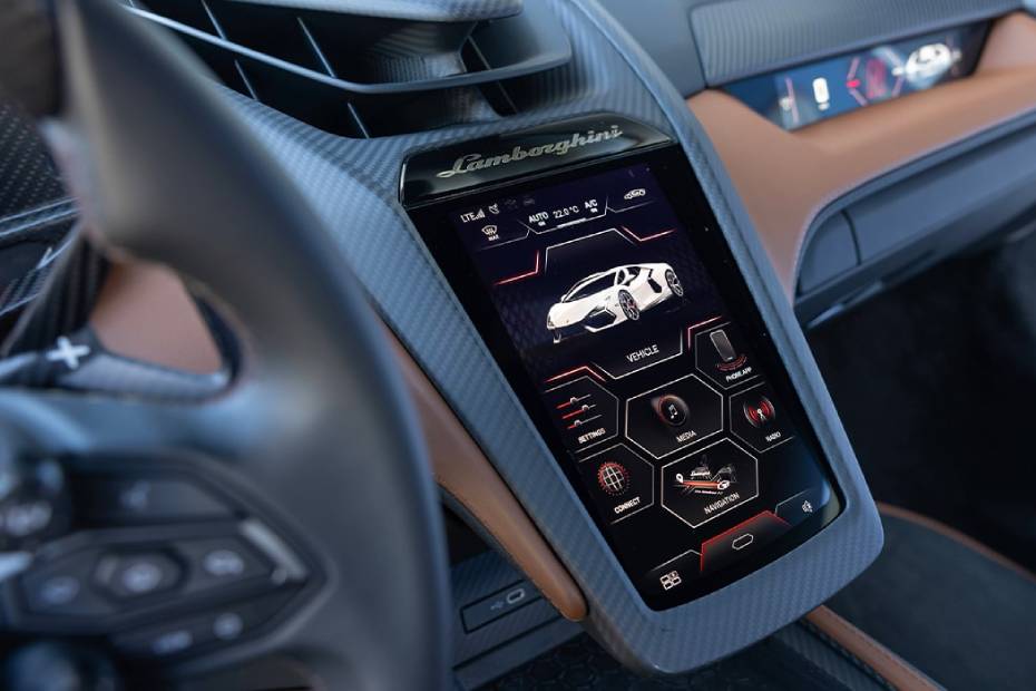 Lamborghini Revuelto Infotainment System