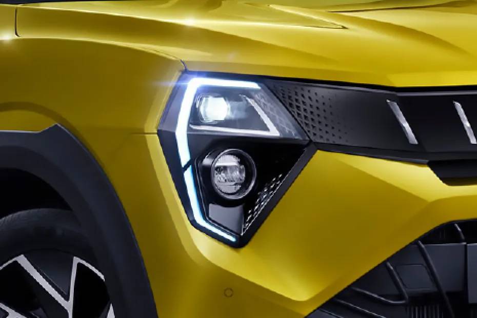 Mahindra XUV 3XO Headlight