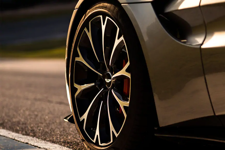 Aston Martin DBX wheel