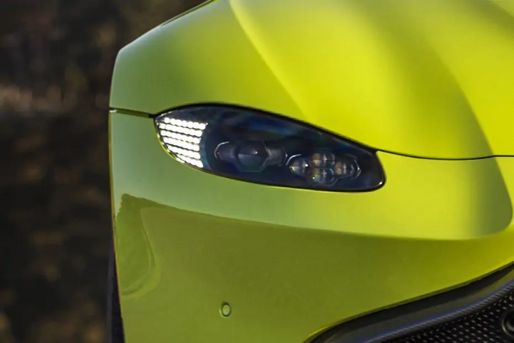 Aston Martin DBX headlight