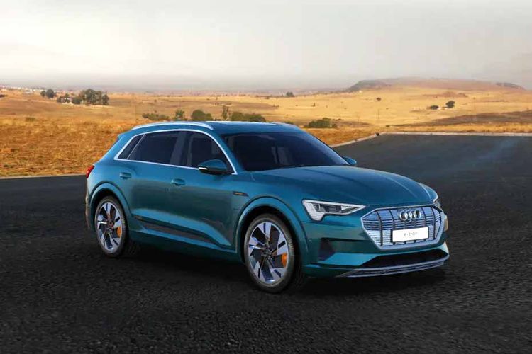 Audi E-tron Right Side Front View