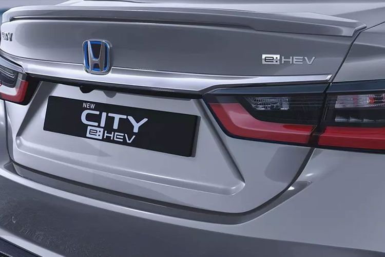 Honda_city-hybrid-ehev_rear-image