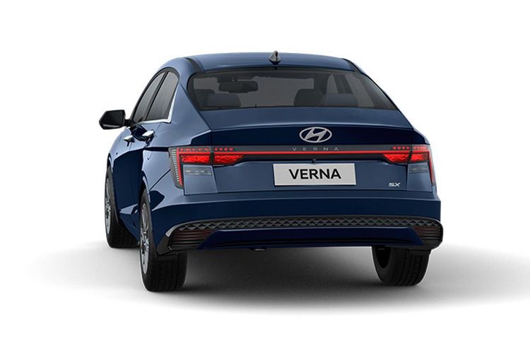 Hyundai_Verna_rear-view