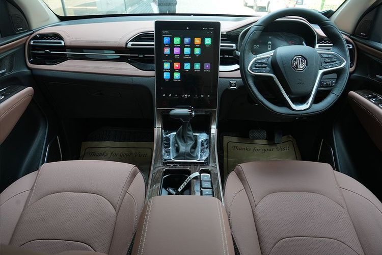 MG-Hector-Plus_Front-Image-interior