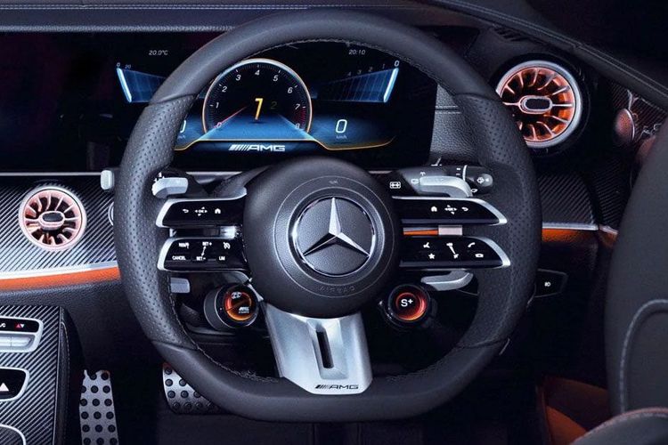 Mercedes-Benz_AMG-E-53-Cbriolet_steering-wheel