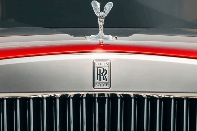Rolls Royce Cullinan Grille-Logo