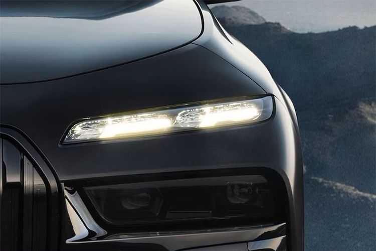 BMW 7-Series headlight
