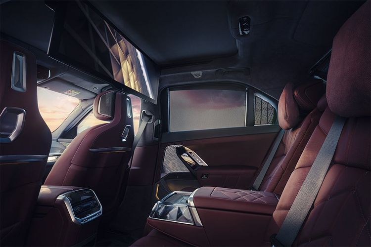 BMW 7-Series rear seat