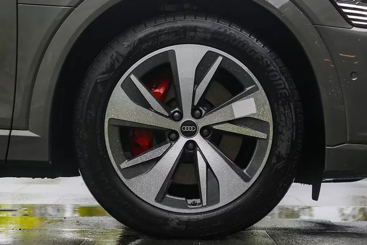 Audi Q8 e-tron Sportback Alloy Wheel
