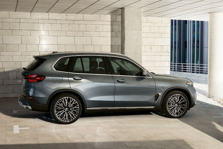 BMW X5 Facelift Right Side View
