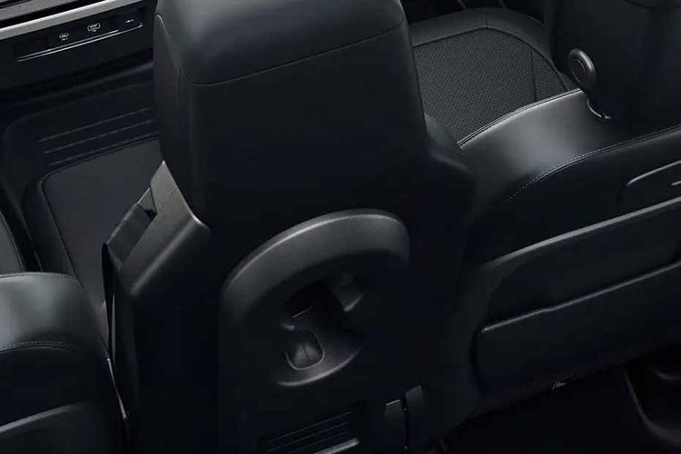 Land Rover Defender 5-door Hybrid X-Dynamic HSE Interior Image