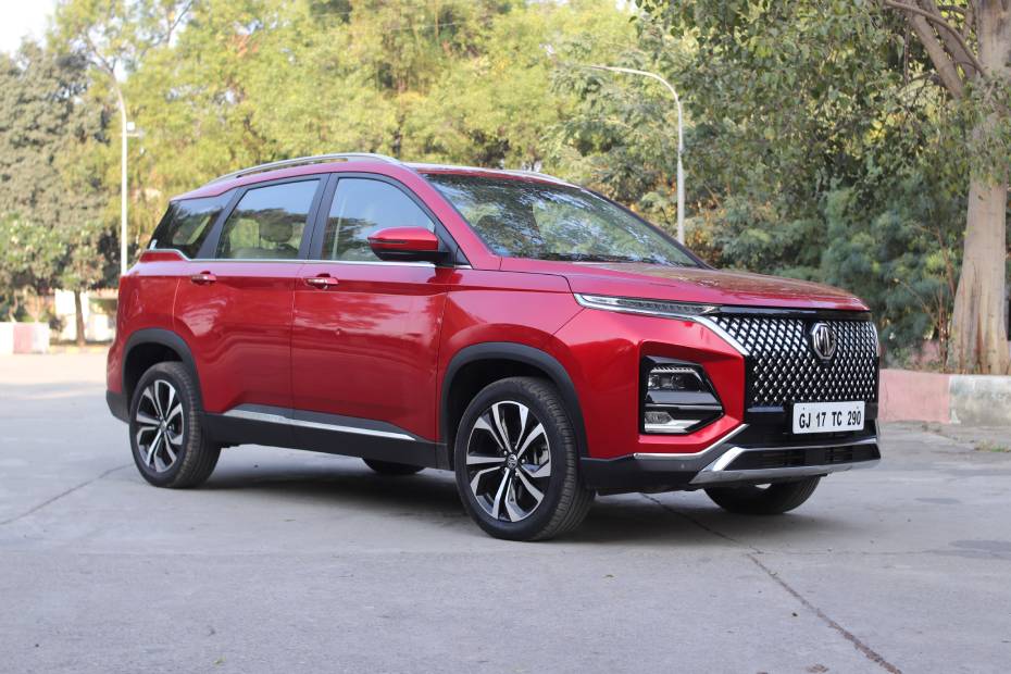 MG Hector Right Front Three Quarter