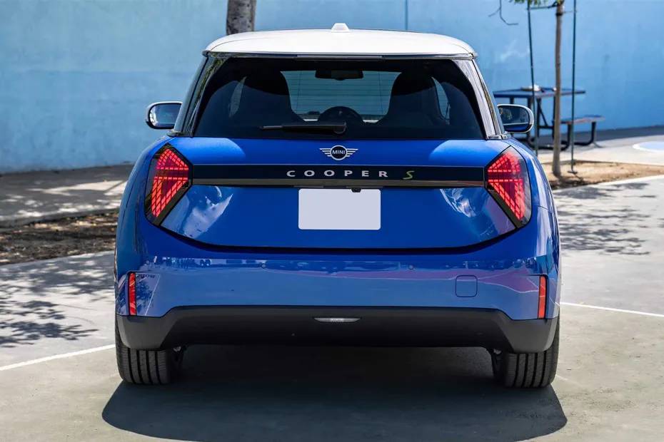 Mini Cooper SE 2024 Rear View