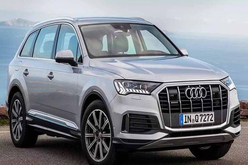 Audi-Q7 Right Side Front View