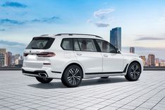 BMW_X7_right-side-view
