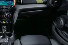 Mini Cooper SE gear shifter