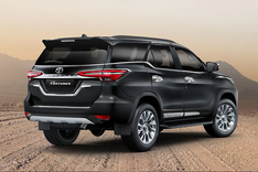 Toyota Fortuner Right Side Rear View