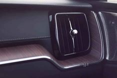 Volvo XC60 Interior Image