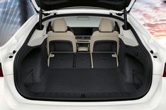 BMW i4 interior image