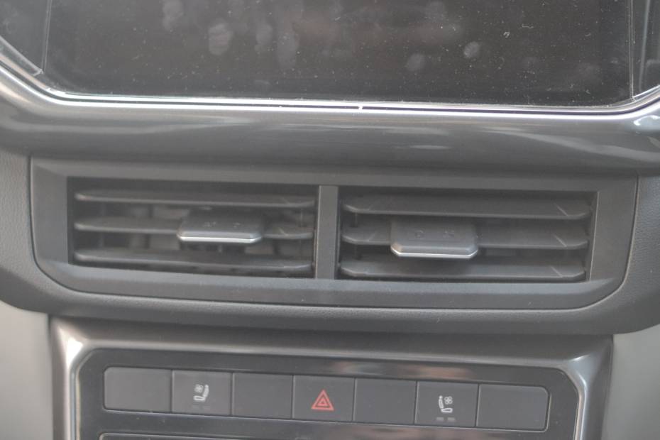 Volkswagen Taigun Front Center AC Vent