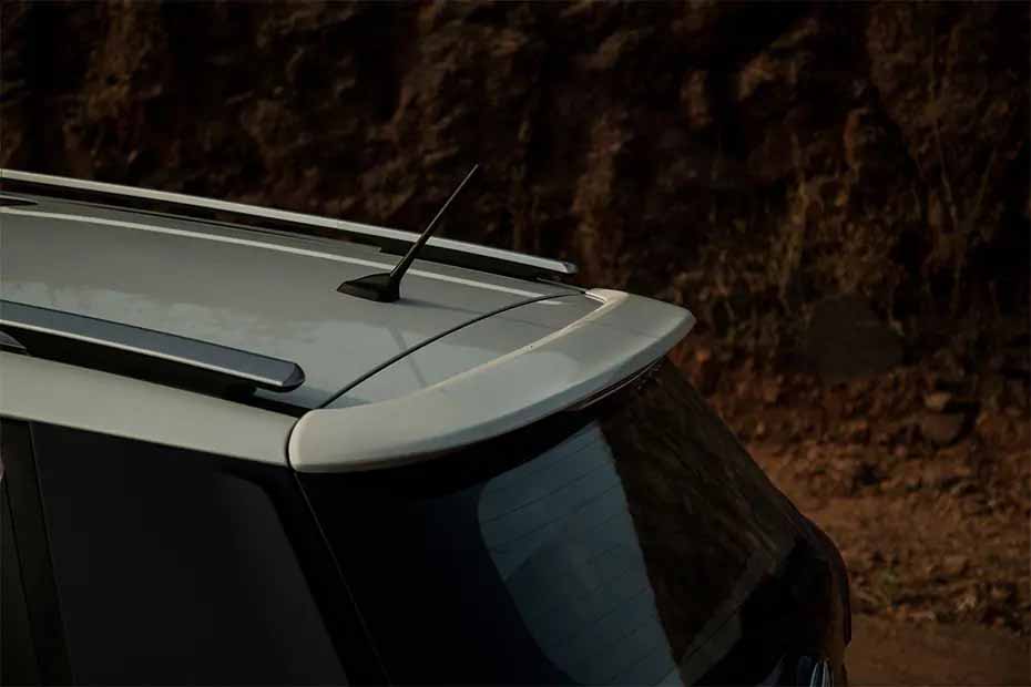 Mahindra XUV300 Turbo Sportz Antenna